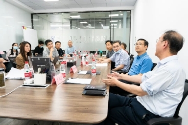 杭州市政府副秘书长、市政府研究室（参事室）主任马骏率考察团莅临相芯科技考察调研