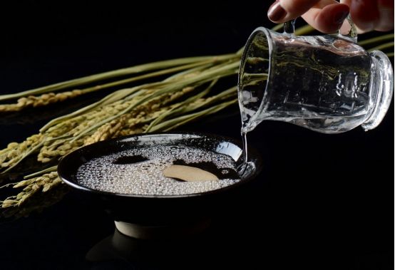 极具地域特色的云仓酒庄豪迈酱香型白酒