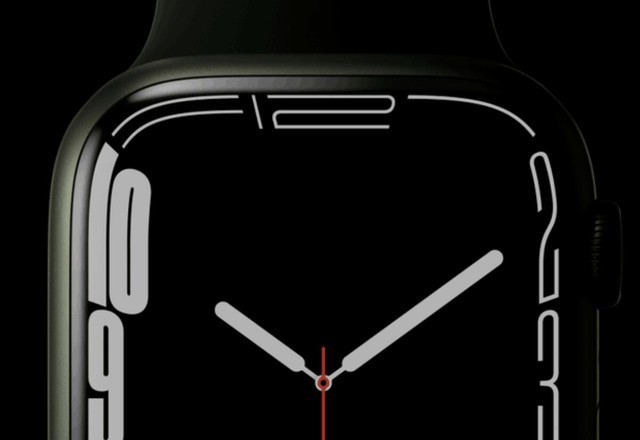 Apple Watch 8 显示屏增大7%