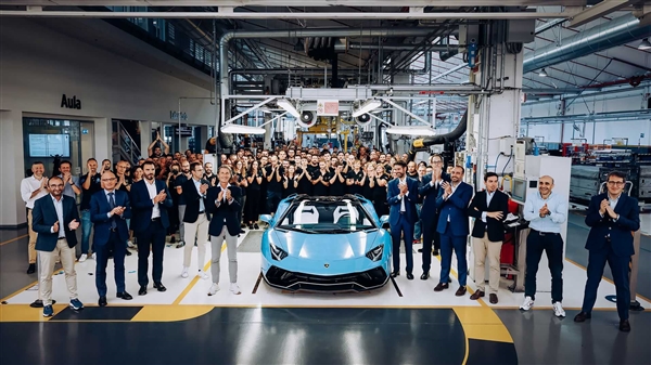 兰博基尼大牛Aventador 燃油版大牛正式停产